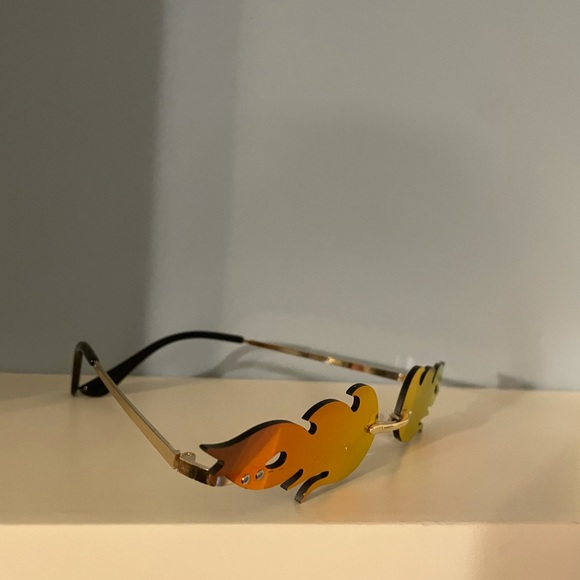 Flame reflecting glasses - Picture 2 of 3